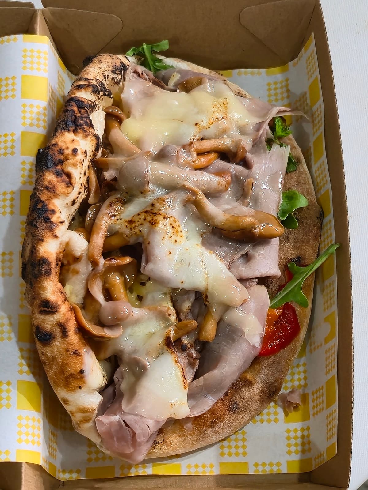 American Melt-down Ozzo in a takeaway box, vertical top-down shot